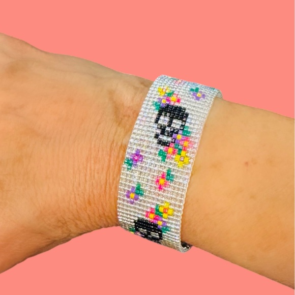 Hand crafted Dia de Los Muertos beaded loom adjustable bracelet with skull charm - Picture 5 of 7